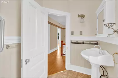 674 11th St, Astoria, OR 97103 - Photo 37