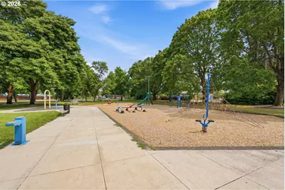 9125 N Geneva Ave, Portland, OR 97203 - Photo 41