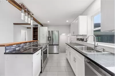 9125 N Geneva Ave, Portland, OR 97203 - Photo 11