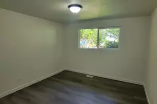 945 18th St, Salem, OR 97301 - Photo 15