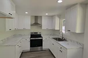 945 18th St, Salem, OR 97301 - Photo 9