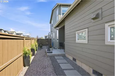 60896 SE Epic Pl SE, Bend, OR 97702 - Photo 11