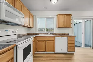 255 N 18th St, Saint Helens, OR 97051 - Photo 9