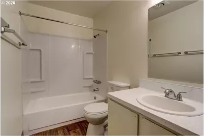 19511 NE Halsey St, Portland, OR 97230 - Photo 15