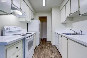19511 NE Halsey St, Portland, OR 97230 - Photo 7