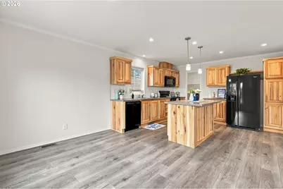 4924 E St, Springfield, OR 97478 - Photo 13