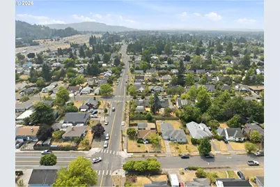 9128 SE Market St, Portland, OR 97216 - Photo 7