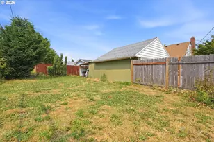 9128 SE Market St, Portland, OR 97216 - Photo 35