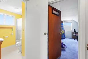 9128 SE Market St, Portland, OR 97216 - Photo 27