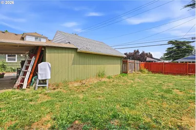 9128 SE Market St, Portland, OR 97216 - Photo 9