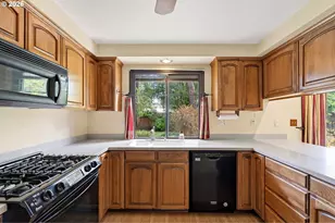 330 NE 17th Ave, Hillsboro, OR 97124 - Photo 15