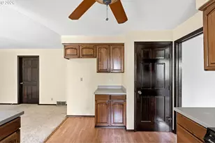 330 NE 17th Ave, Hillsboro, OR 97124 - Photo 17