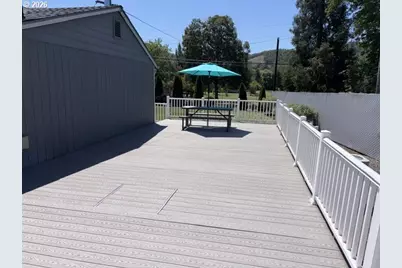 122 Grassy Ln, Roseburg, OR 97470 - Photo 7