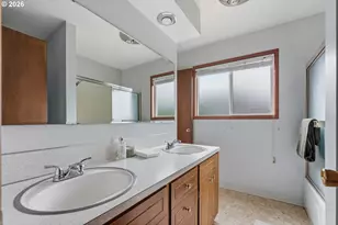 13205 SW Ash Dr, Tigard, OR 97223 - Photo 13