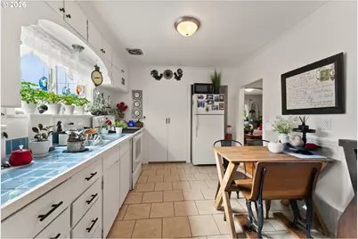 419 W Agee St, Roseburg, OR 97471 - Photo 9