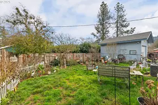 419 W Agee St, Roseburg, OR 97471 - Photo 21