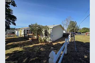 111 Kiss Ct, Roseburg, OR 97471 - Photo 5