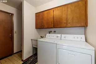 8930 NW Sherry Ct, Portland, OR 97229 - Photo 13