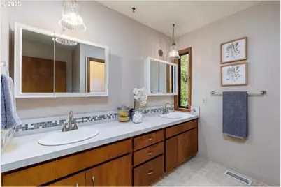 8930 NW Sherry Ct, Portland, OR 97229 - Photo 21