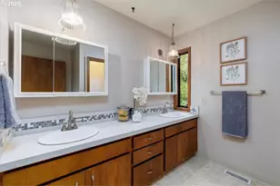 8930 NW Sherry Ct, Portland, OR 97229 - Photo 21