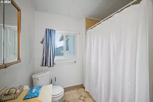 62875 School Rd, Coos Bay, OR 97420 - Photo 23