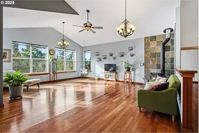 156 Wetleau Dr, Lowell, OR 97452 - Photo 5