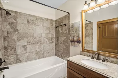 156 Wetleau Dr, Lowell, OR 97452 - Photo 29