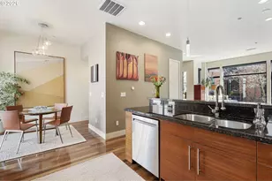 1672 NW Riverscape St, Portland, OR 97209 - Photo 17