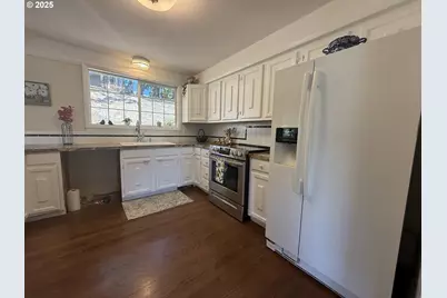 2071 NW Motah St, Roseburg, OR 97471 - Photo 21