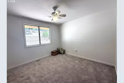 2071 NW Motah St, Roseburg, OR 97471 - Photo 31