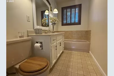 2071 NW Motah St, Roseburg, OR 97471 - Photo 29