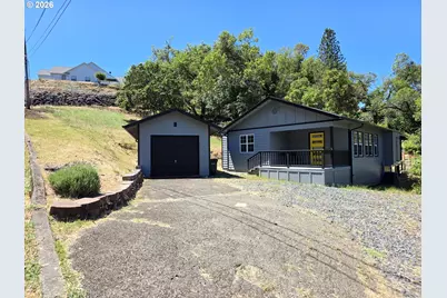 1520 NE Winter St, Roseburg, OR 97470 - Photo 3