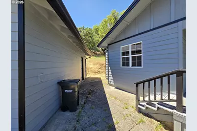 1520 NE Winter St, Roseburg, OR 97470 - Photo 7