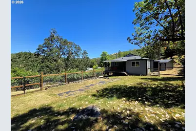 1520 NE Winter St, Roseburg, OR 97470 - Photo 11