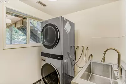1710 Hillcrest Dr, West Linn, OR 97068 - Photo 17