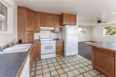 274/276 N Cammann St, Coos Bay, OR 97420 - Photo 9