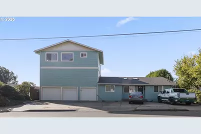 274/276 N Cammann St, Coos Bay, OR 97420 - Photo 1