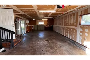 18705 NE Everett Ct, Portland, OR 97230 - Photo 11