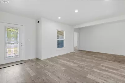 1319 N Main St, Newberg, OR 97132 - Photo 5