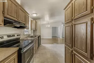 2431 N Fremont St, Cornelius, OR 97113 - Photo 5