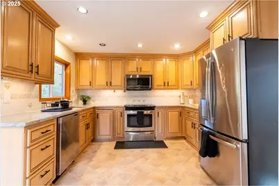 8925 SW 80th Ave, Portland, OR 97223 - Photo 7