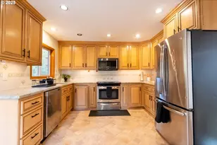 8925 SW 80th Ave, Portland, OR 97223 - Photo 7