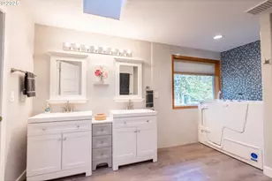 8925 SW 80th Ave, Portland, OR 97223 - Photo 23