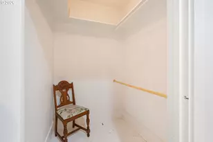 1811 NW Couch St, Portland, OR 97209 - Photo 17