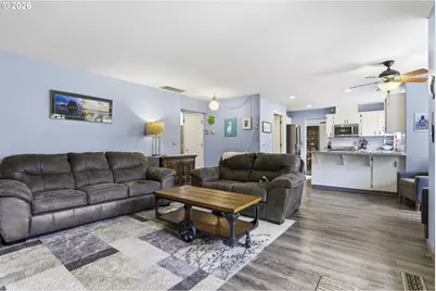 821 NE Eaglenest Ct, Hillsboro, OR 97124 - Photo 17