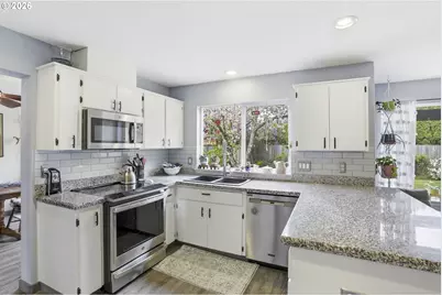 821 NE Eaglenest Ct, Hillsboro, OR 97124 - Photo 11