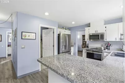 821 NE Eaglenest Ct, Hillsboro, OR 97124 - Photo 13