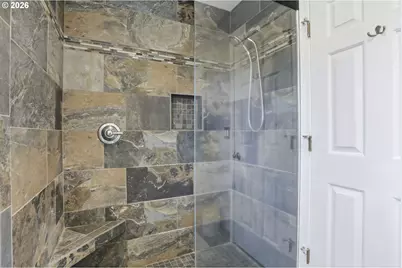 821 NE Eaglenest Ct, Hillsboro, OR 97124 - Photo 23