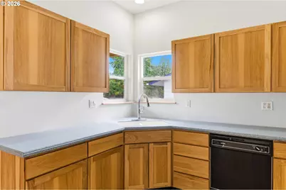 6334 NE Hassalo St NE, Portland, OR 97213 - Photo 15