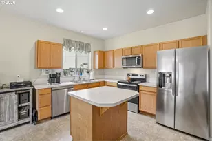 759 SE Camellia Ct, Hillsboro, OR 97123 - Photo 13